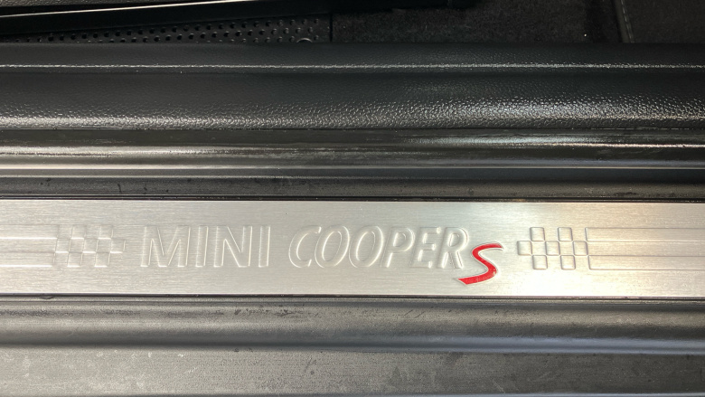 MINI Hatchback 2.0 Cooper S Exclusive 3dr Auto Petrol Hatchback